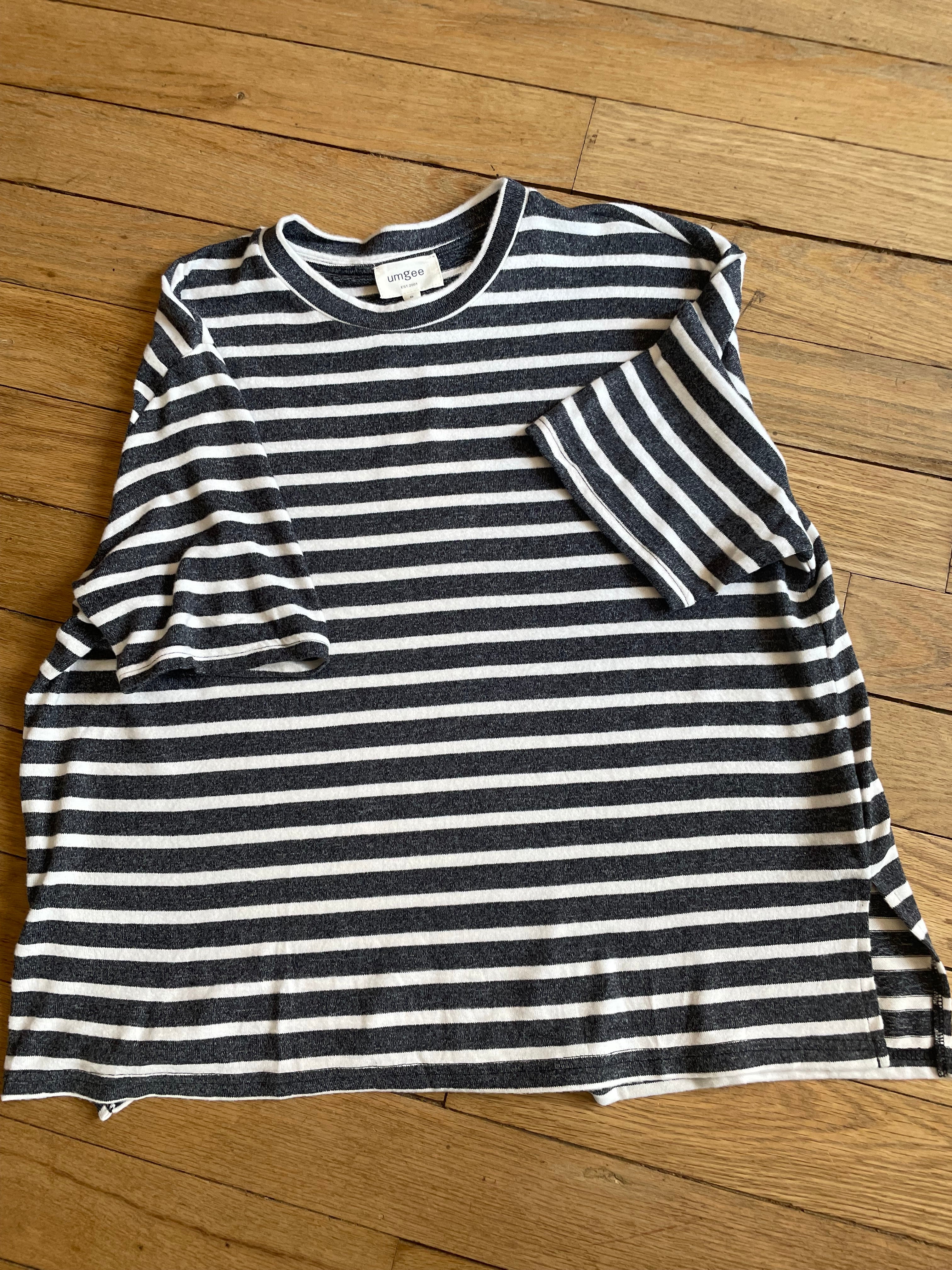 Tops - Charcoal & White Scoop Neck